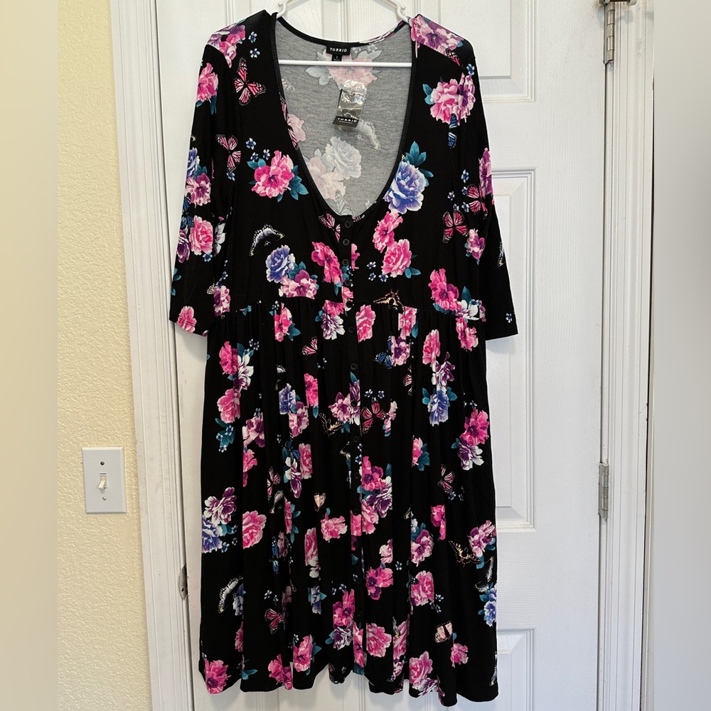 NWT NBW Torrid Black and Floral Size 1 Button Shirt Dress
